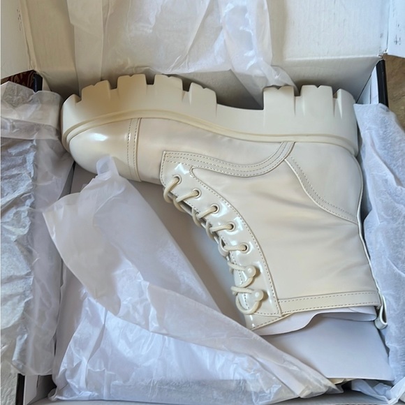 New in Box NINE WEST Women's Obri2 Ankle Combat Boot Ivory size 8 - Picture 9 of 11